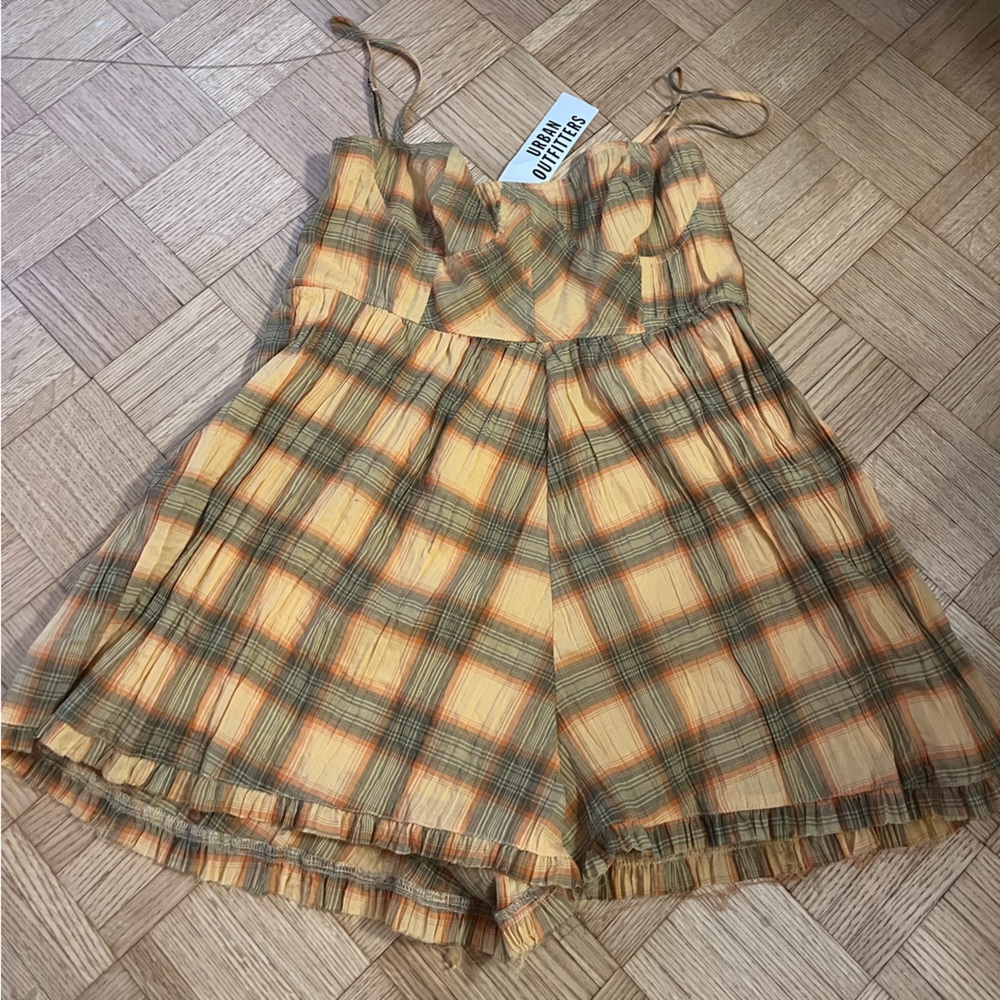 🌞Urban outfitters frill romper🧡